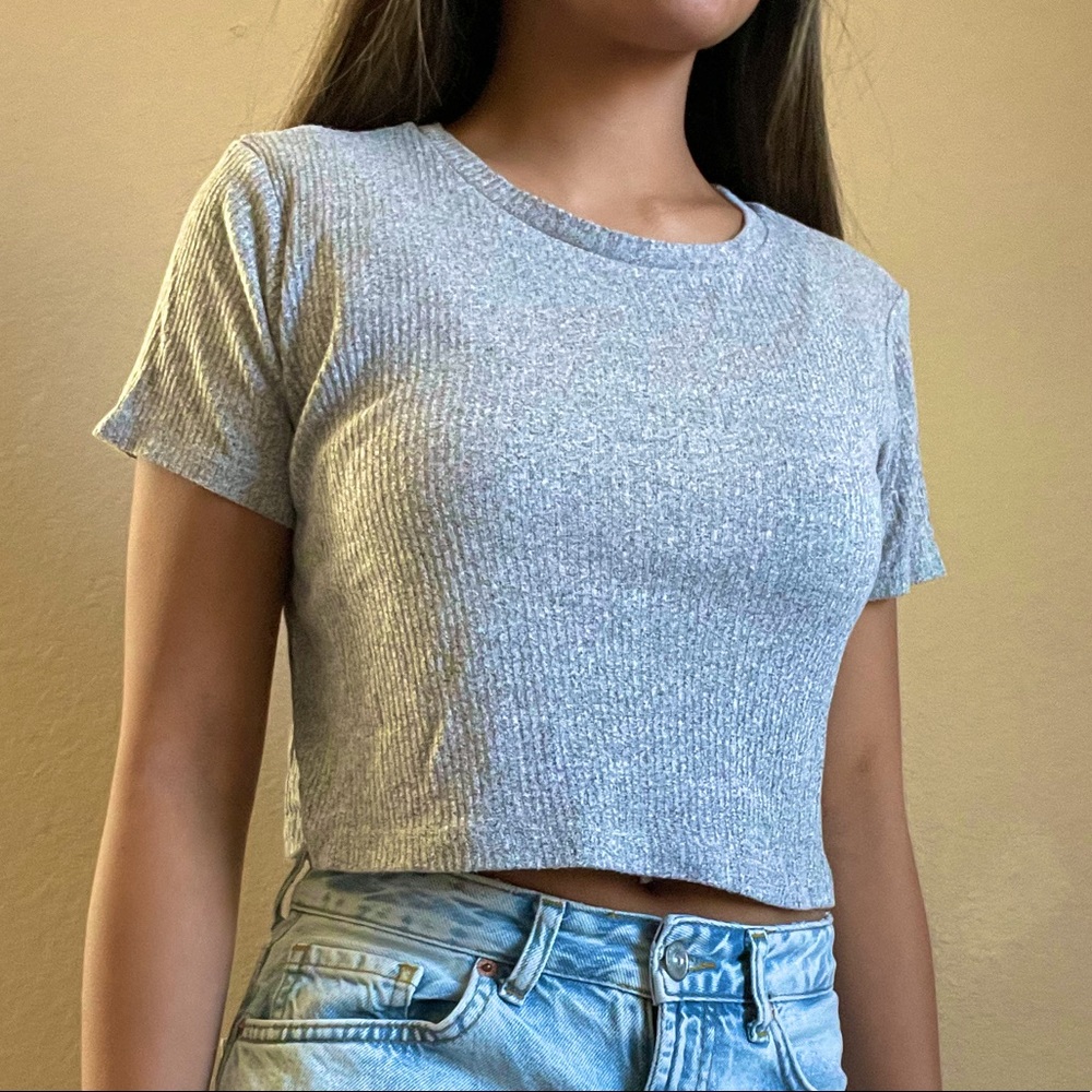 💗 F21 Cropped Shirt